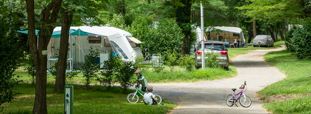 Stellplätze auf dem Campingplatz camping gard stellplatze