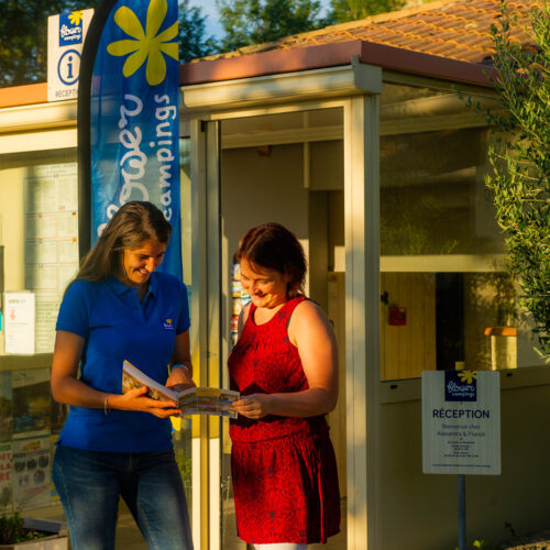 De receptie van de camping